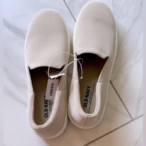 Old Navy Tan Flats Versatile Slip-On Shoes size 7.